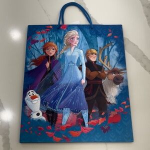 Disney Frozen II Hallmark Gift Bag – Elsa, Anna, Olaf, Kristoff‎ & Sven